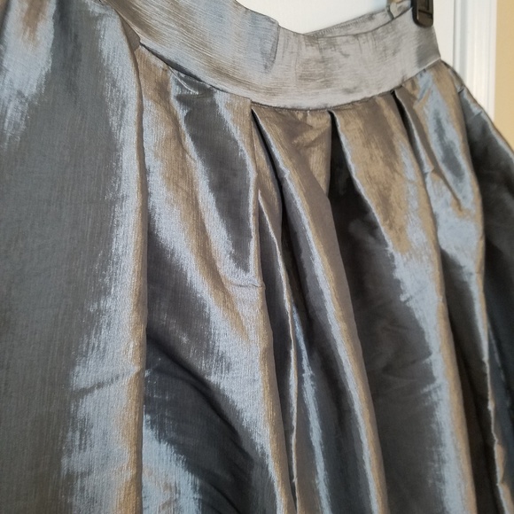 Pleated silver gray skirt - Picture 4 of 8